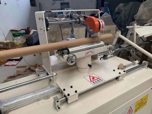 トイレットペーパーのコアを作る機械